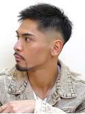 外国人風黒髪ミディアムワイルドショートモヒカン