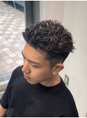ハードで柔らかい質感スペインカールパーマ×スキンフェード