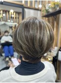 白髪ぼかしハイライトと骨格補正ショート