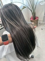 ファムバイアヴァンス(Femme by AVANCE.)&nbsp;ホワイトグレージュシルキーグレーハイライト