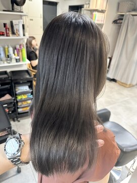 ディーエックス スリー(Dxxxx III) 透明感グレージュ