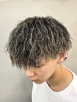 ダズルヘアラッシュ(DAZZLE hair RUSH)&nbsp;王道マッシュに金メッシュ×ツイストスパイラル！