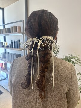 ツイン編み下ろしヘア