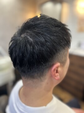 アンカー(ANCHOR) MEN’S HAIR/サーフカール/刈り上げセンターパート/印西市