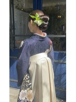 レブルーム(rebloom)&nbsp;タイトシニヨンアレンジ