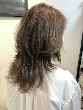 ペネロープ(Penelope) ［新宿］レイヤーカット/ウルフレイヤー/グレージュ　担当　夕島
