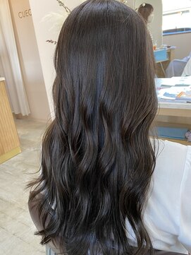 キュオンシア(CUEON. ciea) グレージュ×暗めカラー