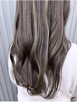 ヘアスペース ロン バイ シュシュ(HAIR SPACE Le rond by chou chou) 【Le rond】ハイライト×イルミナカラーでグレージュ
