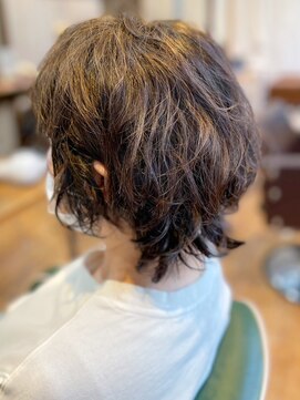 カミビトグロウ(kamibito glow) 30代40代ミディアムウルフパーマバレイヤージュ抜け感