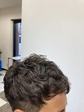 エン フェイバリット ヘアー(en favorite hai) 前巻きツーブロックナチュラルパーマ