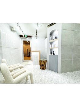 【梅田/全席完全個室】21時まで営業◎お仕事帰りも気軽に通えます【梅田/レイヤーカット/韓国風/髪質改善】