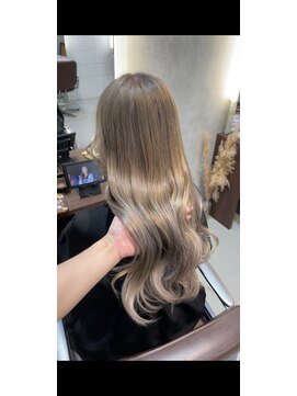 ヘアーメイクチック(HAIR MAKE CHiC) 透明感たっぷりベージュ