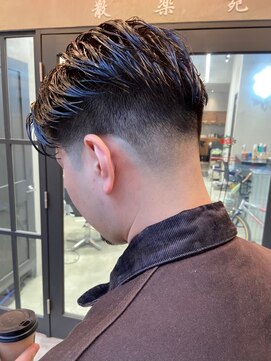 エフエム 明大前(FM) バーバー　ツーブロック/刈り上げ/ツイスパ/ビジネス/かきあげ