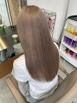 サンク 原宿 表参道(cinq) ミルクティーグレージュ顔まわりレイヤーボブヘーゼルグレージュ