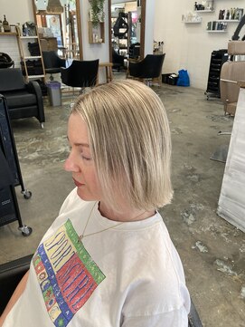 hair＆relax salon UMI ナチュラルブロンドバレイヤージュ