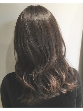 オリ(oli) 外国人風カラー　グレーベージュ　切りっぱなしミディアム