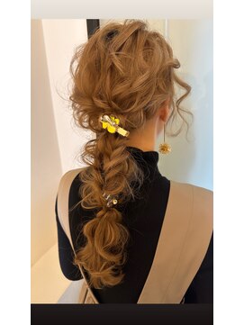 シーク(seak) 編みおろしヘアアレンジ