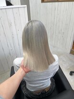 ワク 藤沢店(waku) ホワイト ダブルカラー ケアブリーチ