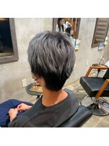 クレエ ヘアー デザイン(creer hair design)&nbsp;透明感シルバーアッシュハイトーンダブルカラーブリーチショート