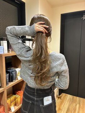 小顔に見せるヘア/顔周りレイヤー/アースカラー/こなれミディ