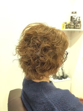 ヘアー グリーン(hair green) 40代50代60代/ハイトーン/くるくるパーマ/ウルフパーマ