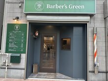 バーバーズ グリーン 川口(Barber's Green)の雰囲気(緑の看板が目印です。)