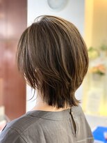 クオリス 上板橋店(QUALIS) 30代40代大人女性 外ハネミディアムレイヤー ベージュブラウン