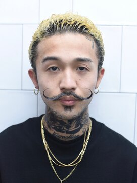 メリケンバーバーショップ コウベ(MERICAN BARBERSHOP KOBE) ツーブロックオールバック風73アゲパーブリーチ