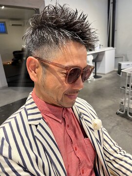 30代40代メンズ刈り上げフェードスタイルかき上げ短髪ワイルド L ムード マグ レーベル Mood Mag Label のヘアカタログ ホットペッパービューティー