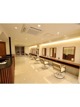 長年、尾山台に根を下ろしていた地域密着サロン<ねむの木>がリニューアル！上質な木目調の癒し空間♪