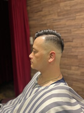 バルビエレ銀座(BARBIERE GINZA) スキンフェード×サイドパートスタイル