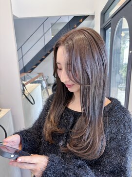 トゥリル(trueal) ロング レイヤースタイル