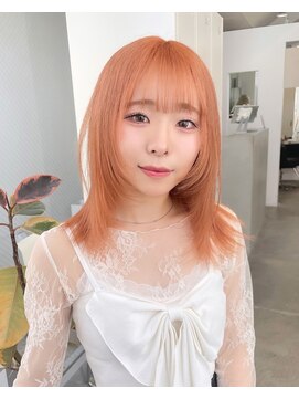 ジーナ オモテサンドウ(XENA) オレンジカラー×レイヤーカット×ブリーチ×ミディアムレイヤー