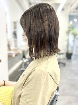 オウル(Owll) ＊肩上切りっぱなし外ハネBOB透明感ベージュカラー＊