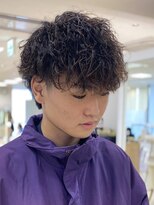 シャルムバイケンジ(Charm.by KENJE)&nbsp;メンズパーマ波巻きツイストスパイラル刈り上げセンターパート