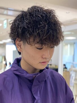 シャルムバイケンジ(Charm.by KENJE) メンズパーマ波巻きツイストスパイラル刈り上げセンターパート