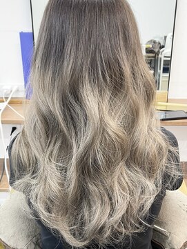 白髪ぼかしにも◎バレイヤージュカラー ビフォアー＆アフター