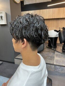 〈天六美容室〉 前下がりツイストパーマ