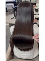 シシ 新宿(She 2.) 髪質改善/縮毛矯正/カラー/トリートメント/韓国/艶髪/艶感