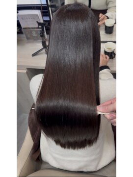 シシ 新宿(She 2.) 髪質改善/縮毛矯正/カラー/トリートメント/韓国/艶髪/艶感