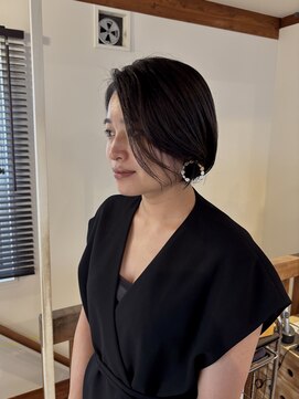イコル(ikoru) 黒髪ショートボブ耳かけショート