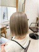 ミルクティーベージュ×艶ボブ