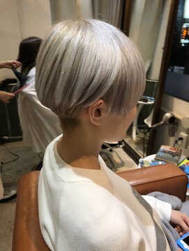 ウィ 立川(Oui) 【Oui!立川】刈上げコンパクトショート×ホワイティーショート