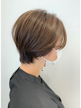 ビーハイブ 一番町店 アヴェダ(BEHIVE) ひし形ショートボブ　AVEDAカラー×ミルクティーベージュ