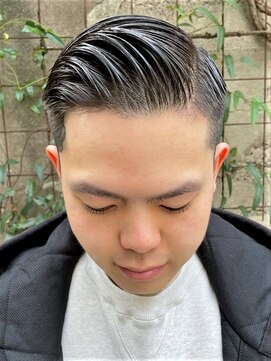 ガズル ハラジュク(GUZZLE HARAJUKU) サイドパート スキンフェードカット バーバースタイル 原宿