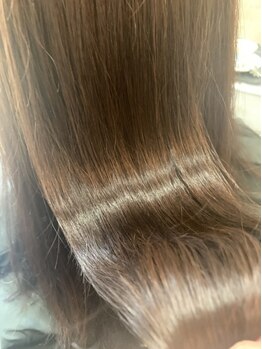 アトリエ スピカ ヘアーアンドメイク(atelier Spica Hair Make)の写真/【Aujua(オージュア)取り扱い店 】紫外線や頭皮の乾燥から髪を守る♪思わず触れたくなるうる艶髪へ！