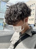 メンズ波巻きツイストスパイラルパーマ無造作暗髪マッシュ