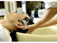 ヘッドスパで男の疲れを開放。ストレスを癒し活力をリチャージ、シャープな印象へ。〔メンズ/スパ/十三〕