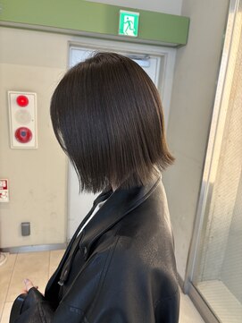 エンチャンテッド 天神大名(enchanted...) オリーブベージュ×ぱつっとボブ