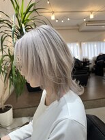 ロム(Rom.)&nbsp;White gray